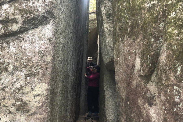 神秘なるパワースポット 石割山ハイキング